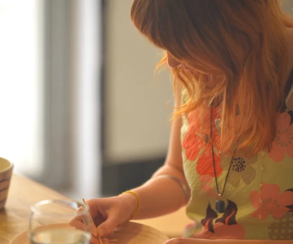 mujer-pintando